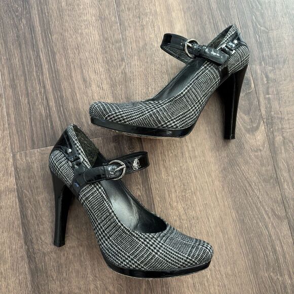 Stuart Weitzman Marianne Women's Size 8.5M US Black Wool Plaid Harness Pumps - Picture 2 of 9